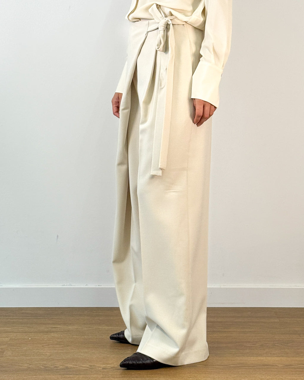 Pantalone Palazzo con Pannello Frontale e Fiocco - Avorio