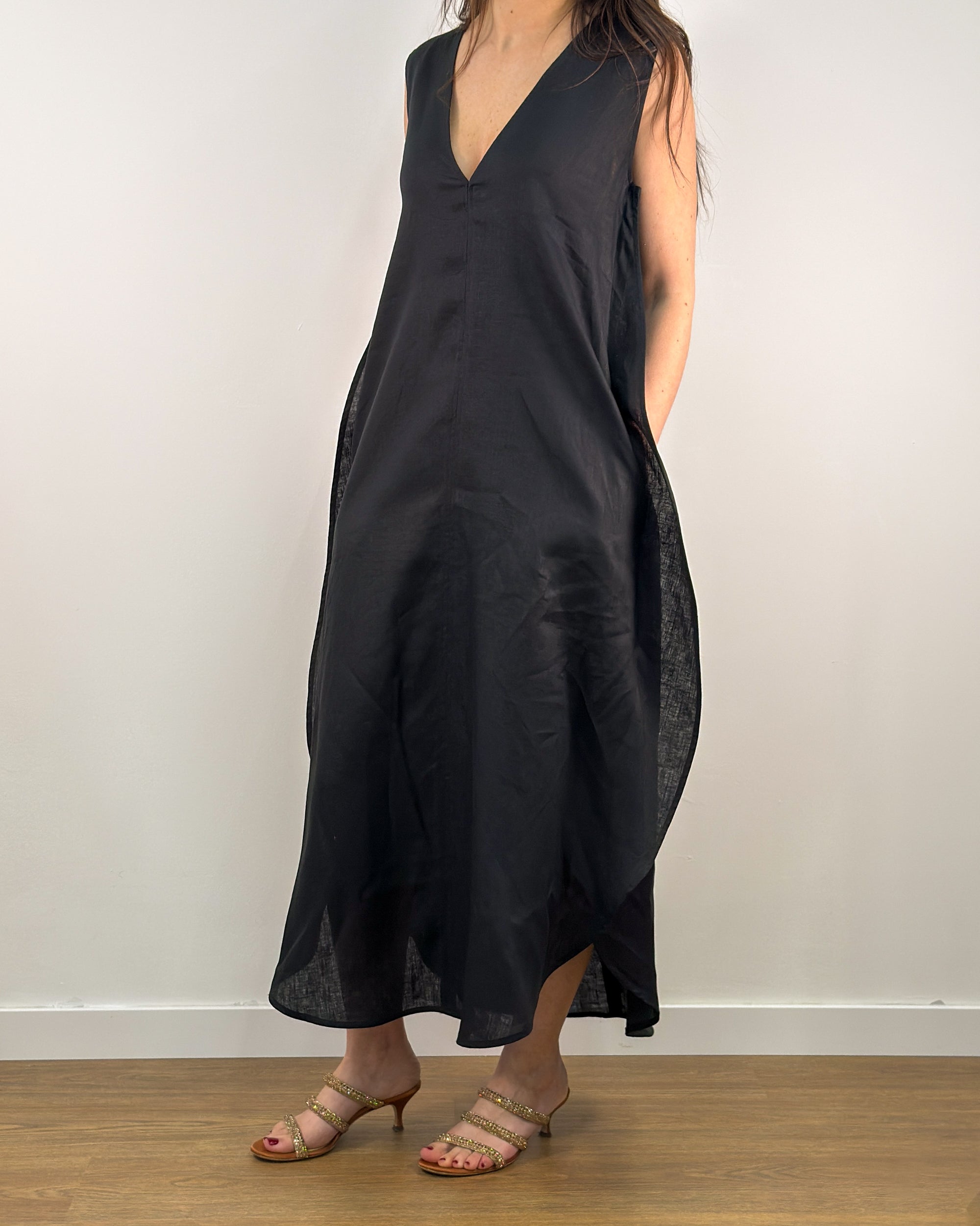 Abito Lungo in Puro Lino con Scollo a V - Nero
