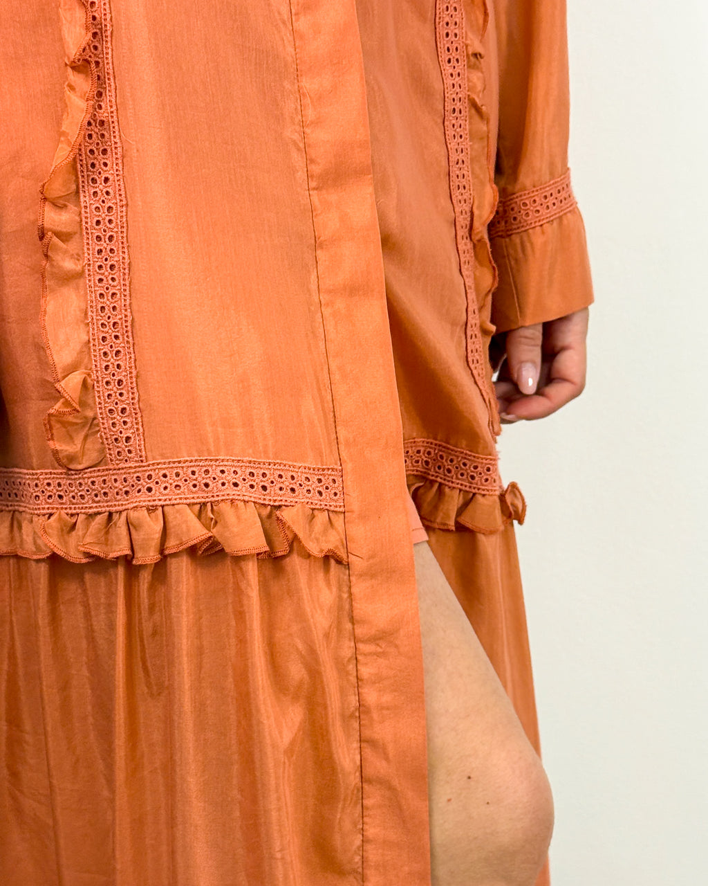 Chemisier Lungo in Misto Seta con Pizzo Sangallo e Rouches - Terracotta | ISABELLE BLANCHE PARIS