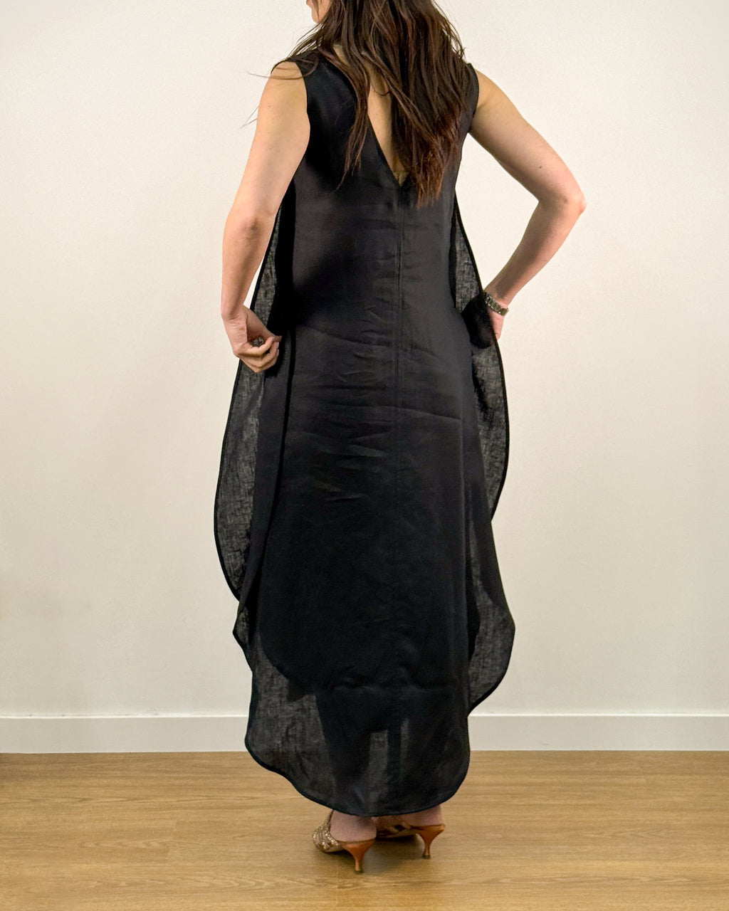 Abito Lungo in Puro Lino con Scollo a V - Nero