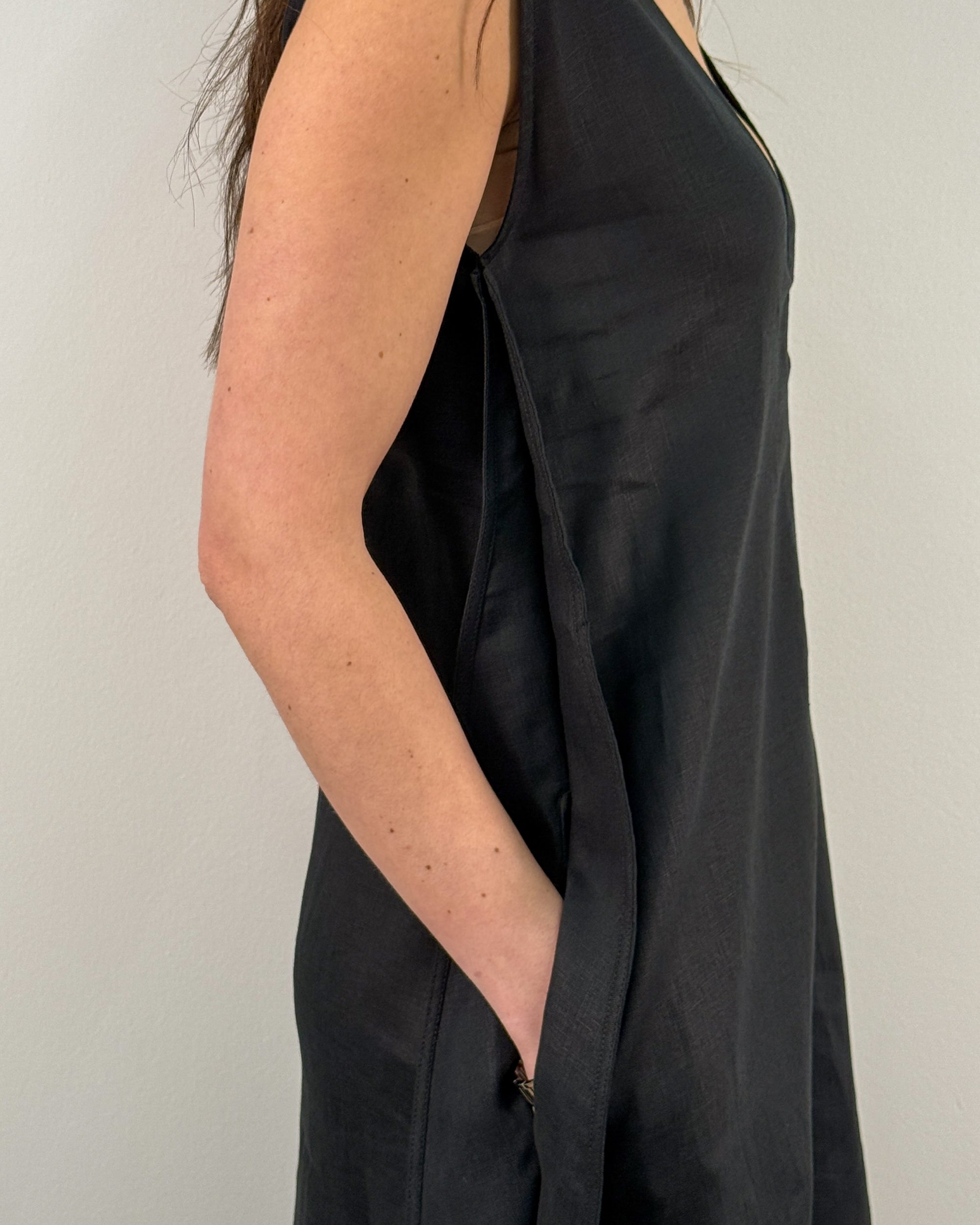 Abito Lungo in Puro Lino con Scollo a V - Nero