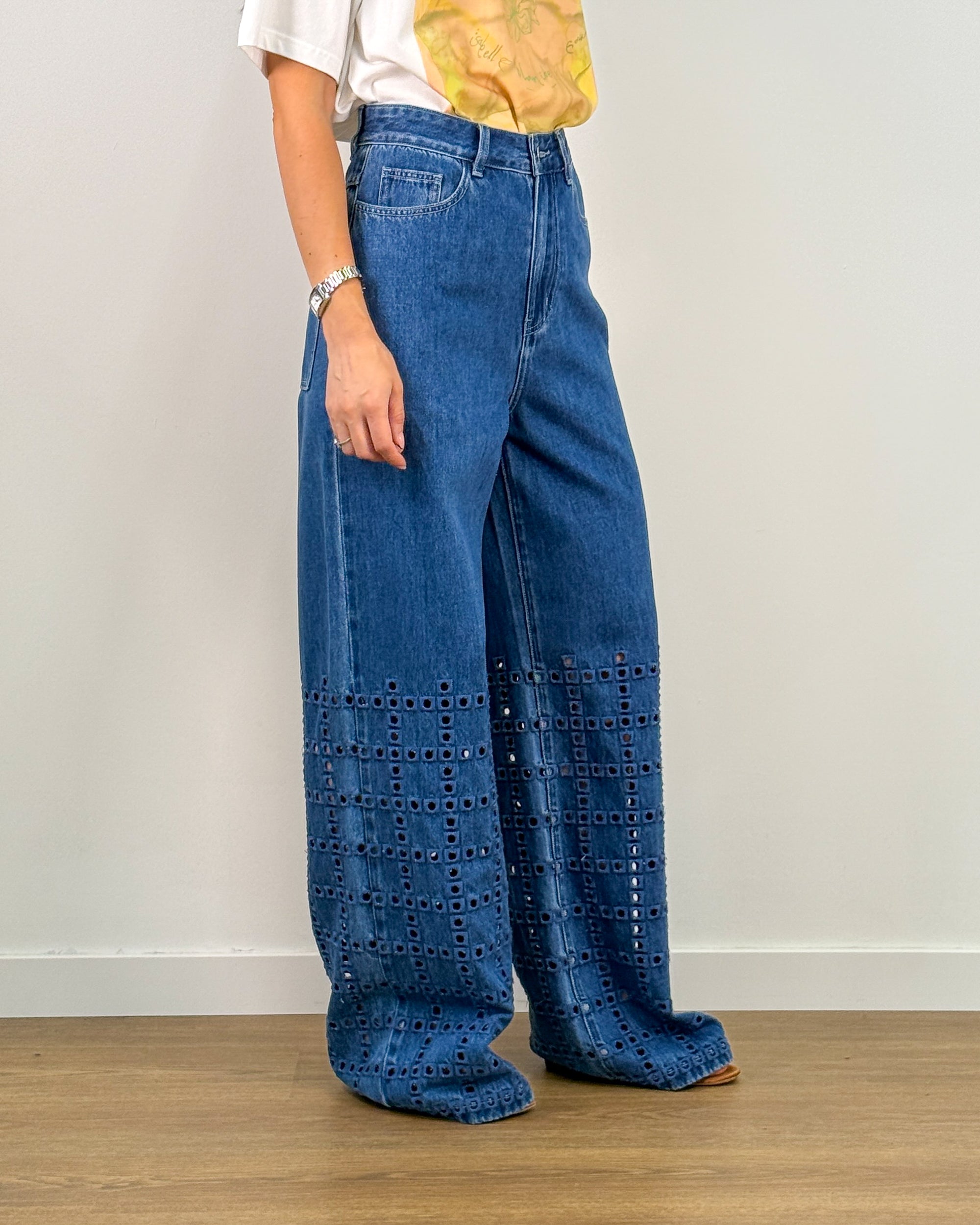 Jeans a Gamba Larga con Ricamo Sangallo - Blu Denim | ISABELLE BLANCHE PARIS