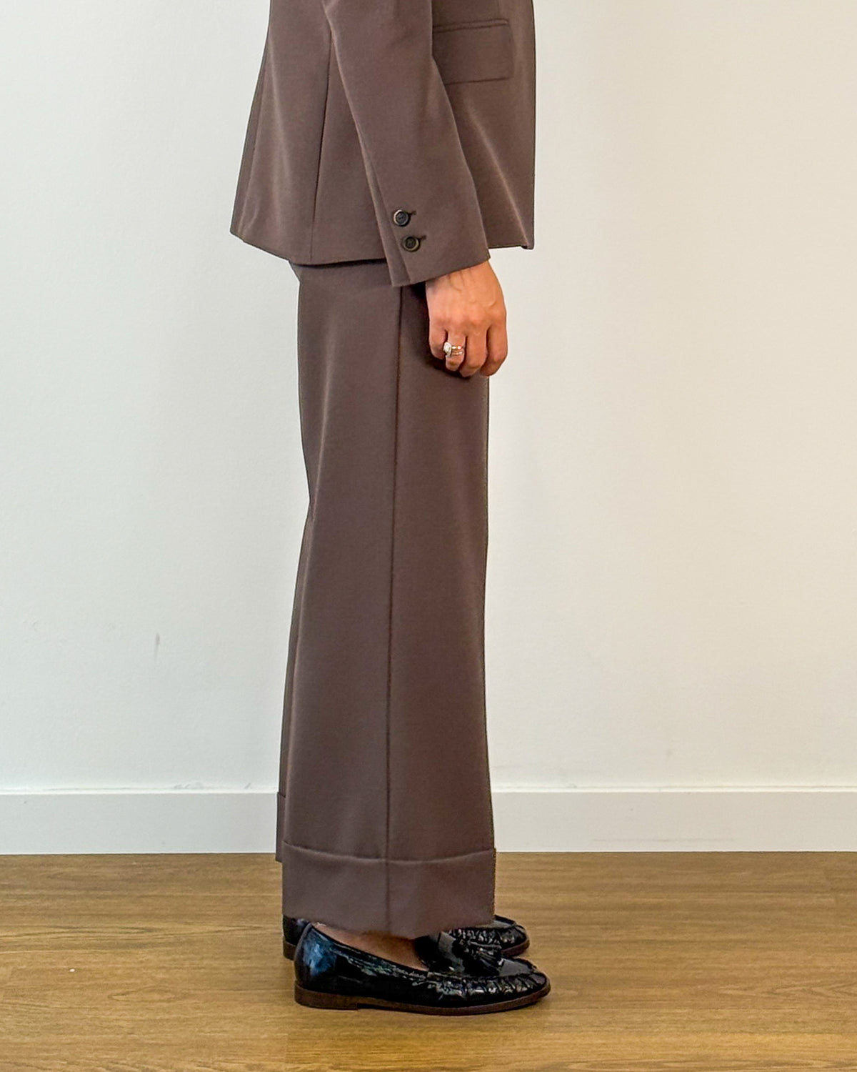 Pantalone Palazzo con Risvolto e Piega Stirata - Testa di Moro