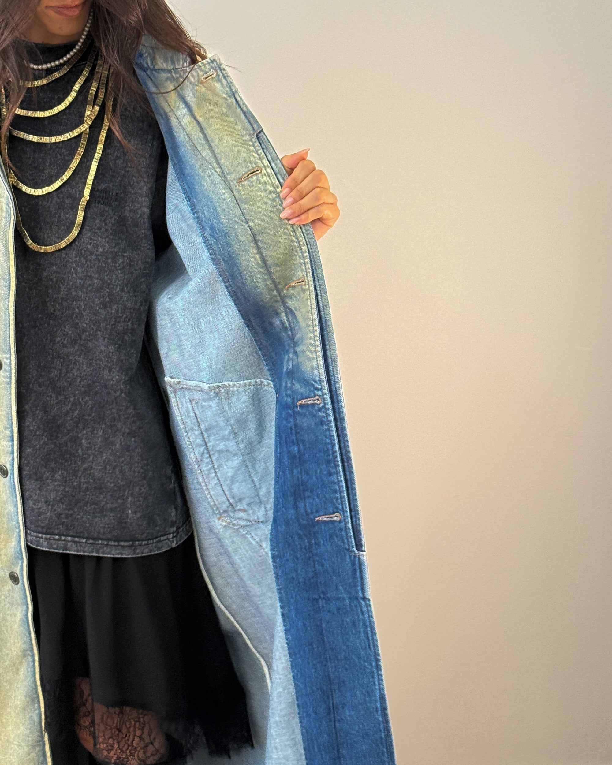 Trench Lungo in Denim Resinato Effetto Vintage