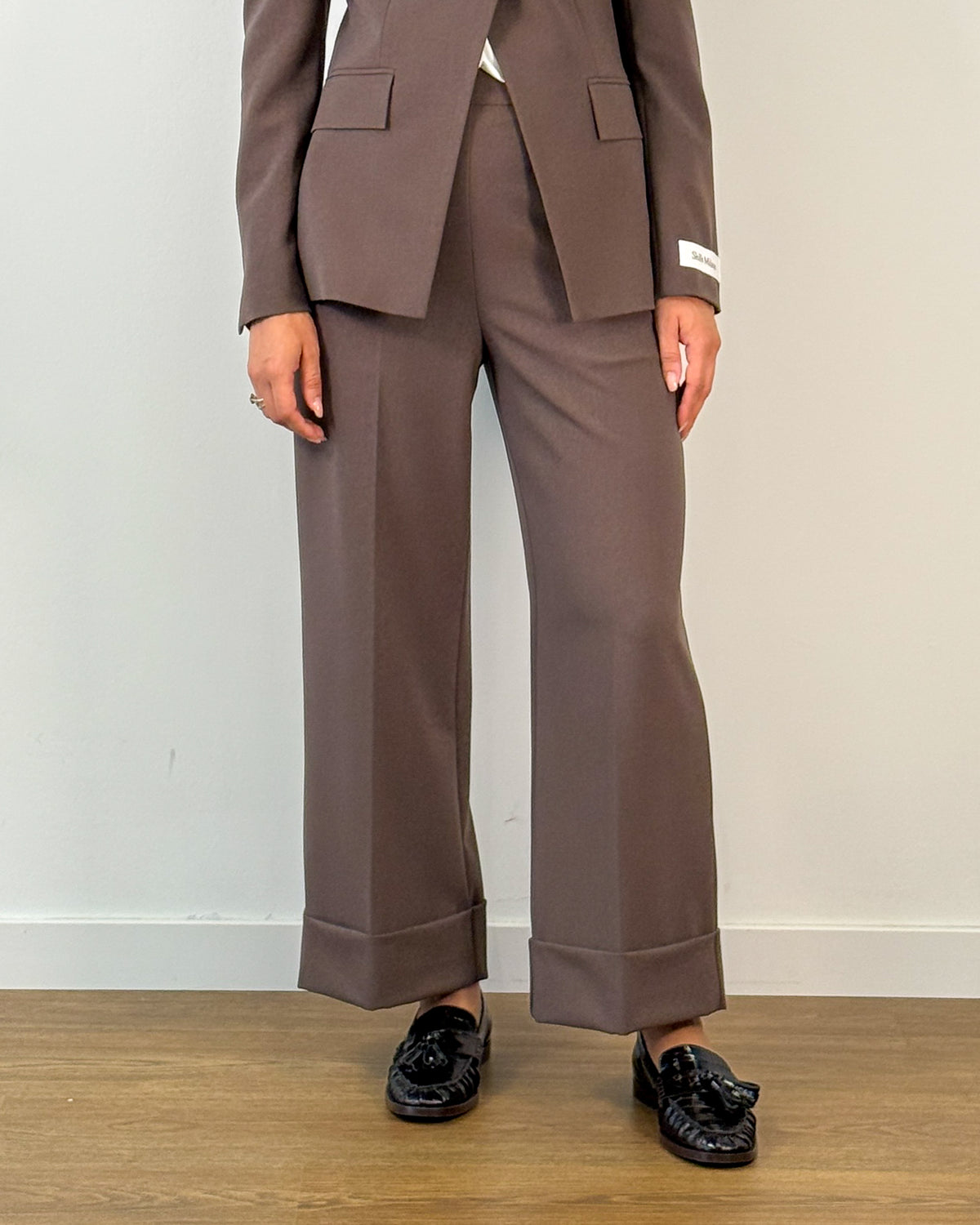 Pantalone Palazzo con Risvolto e Piega Stirata - Testa di Moro