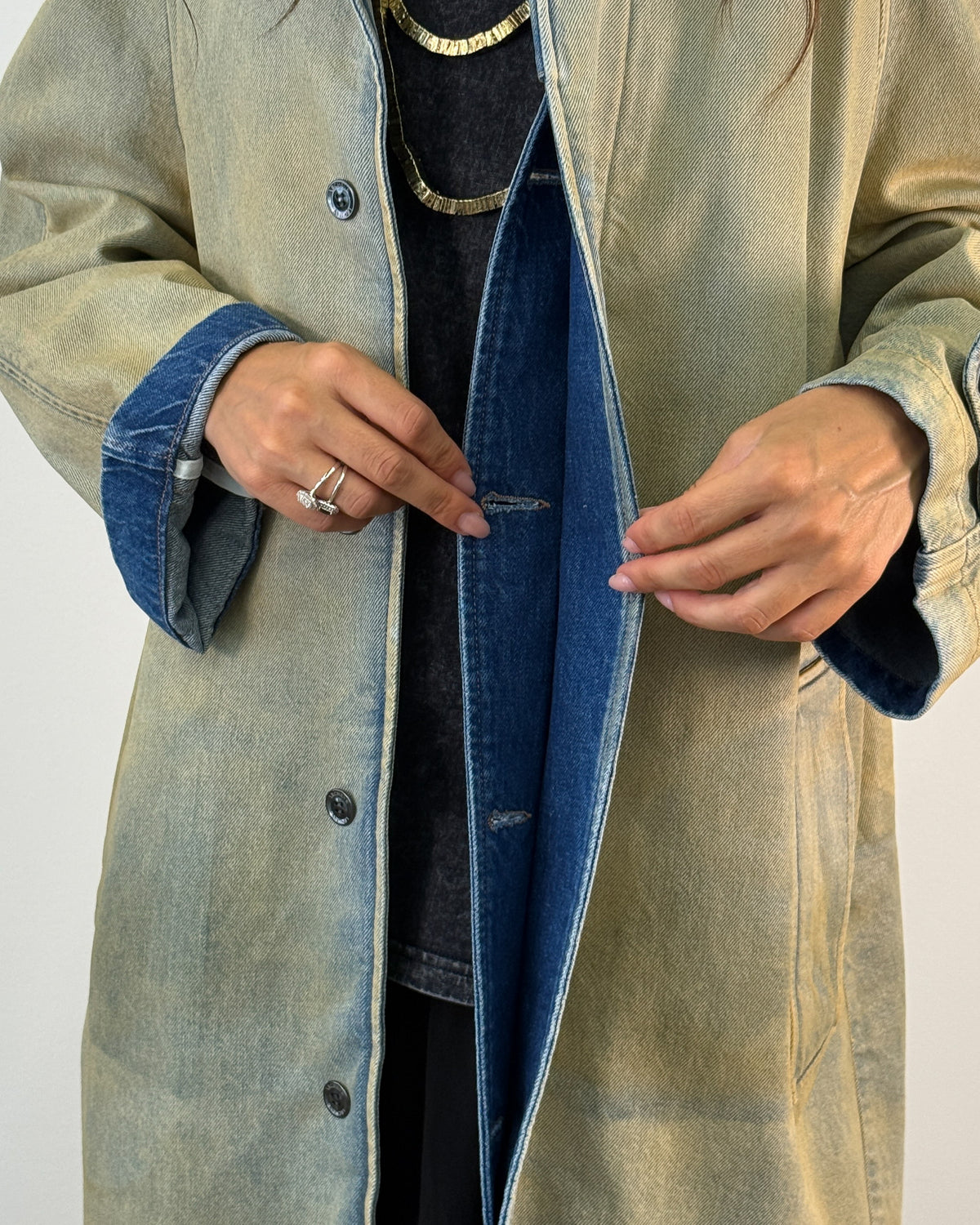 Trench Lungo in Denim Resinato Effetto Vintage