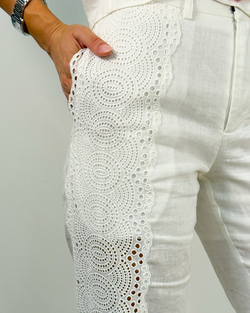 Pantalone in Lino con Inserto Sangallo - Egret | ISABELLE BLANCHE PARIS