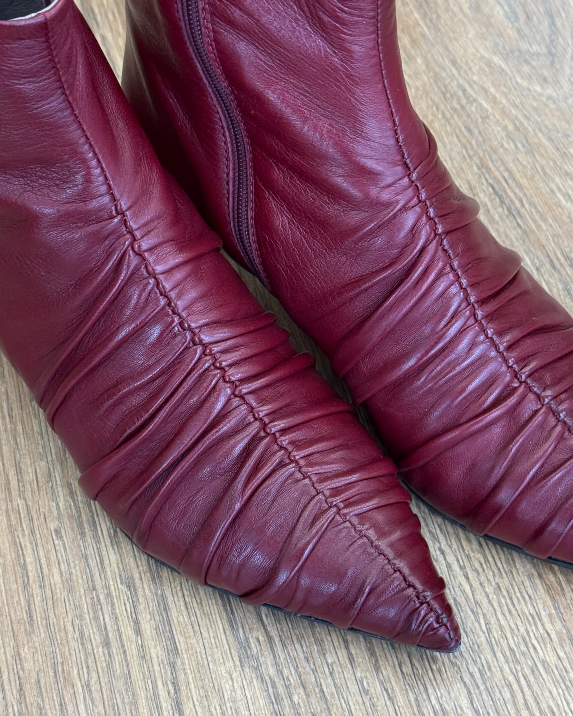 Stivaletto in Nappa Drappeggiata con Tacco - Color Pompei Bordeaux | LORENA PAGGI