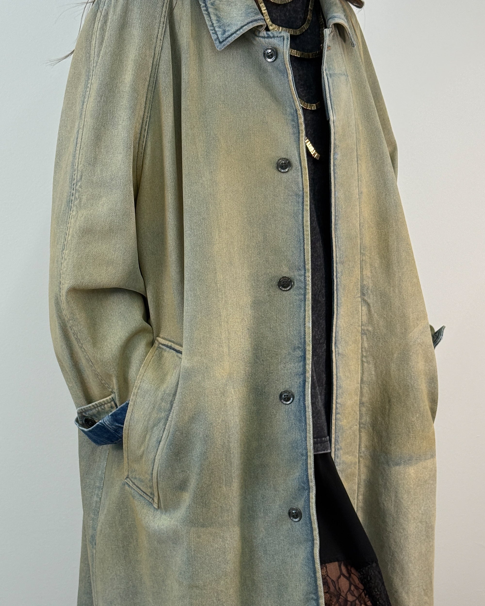 Trench Lungo in Denim Resinato Effetto Vintage