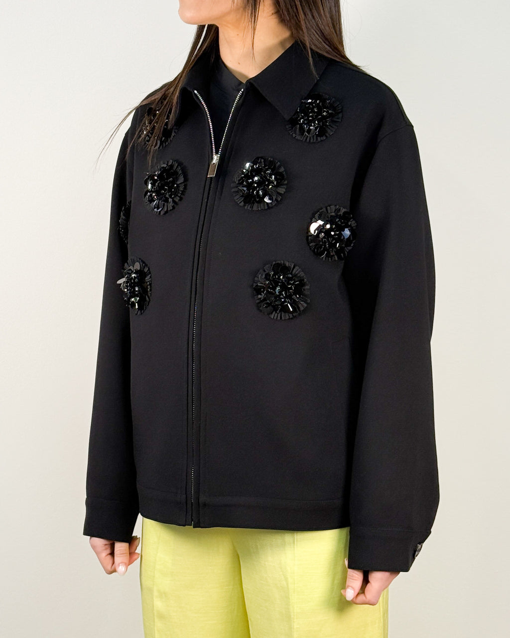 Caban Nero con Zip e Applicazioni Floreali in Paillettes | ISABELLE BLANCHE PARIS
