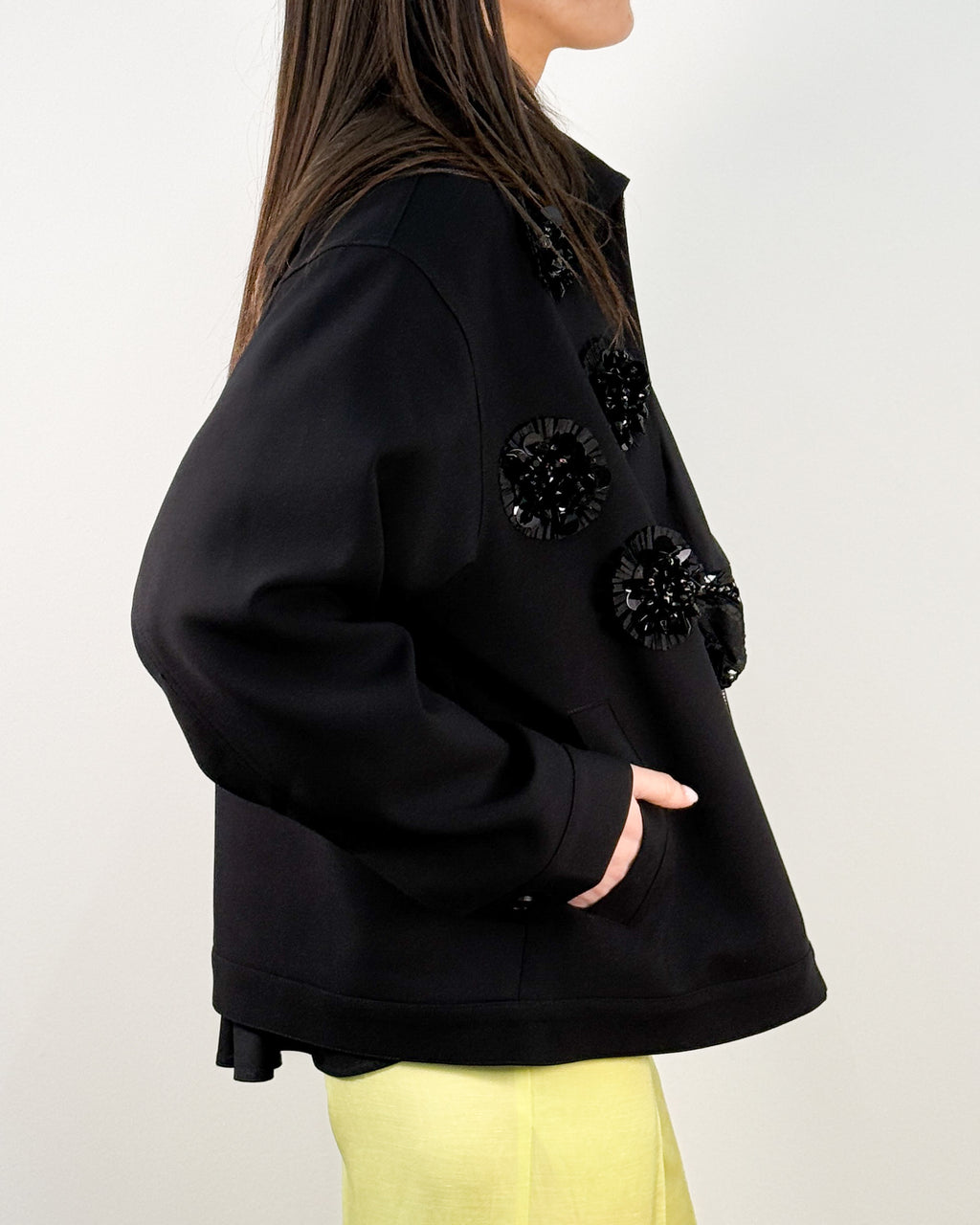 Caban Nero con Zip e Applicazioni Floreali in Paillettes | ISABELLE BLANCHE PARIS