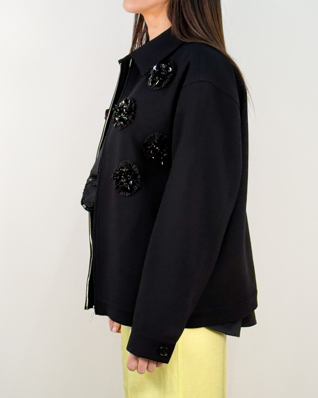 Caban Nero con Zip e Applicazioni Floreali in Paillettes | ISABELLE BLANCHE PARIS