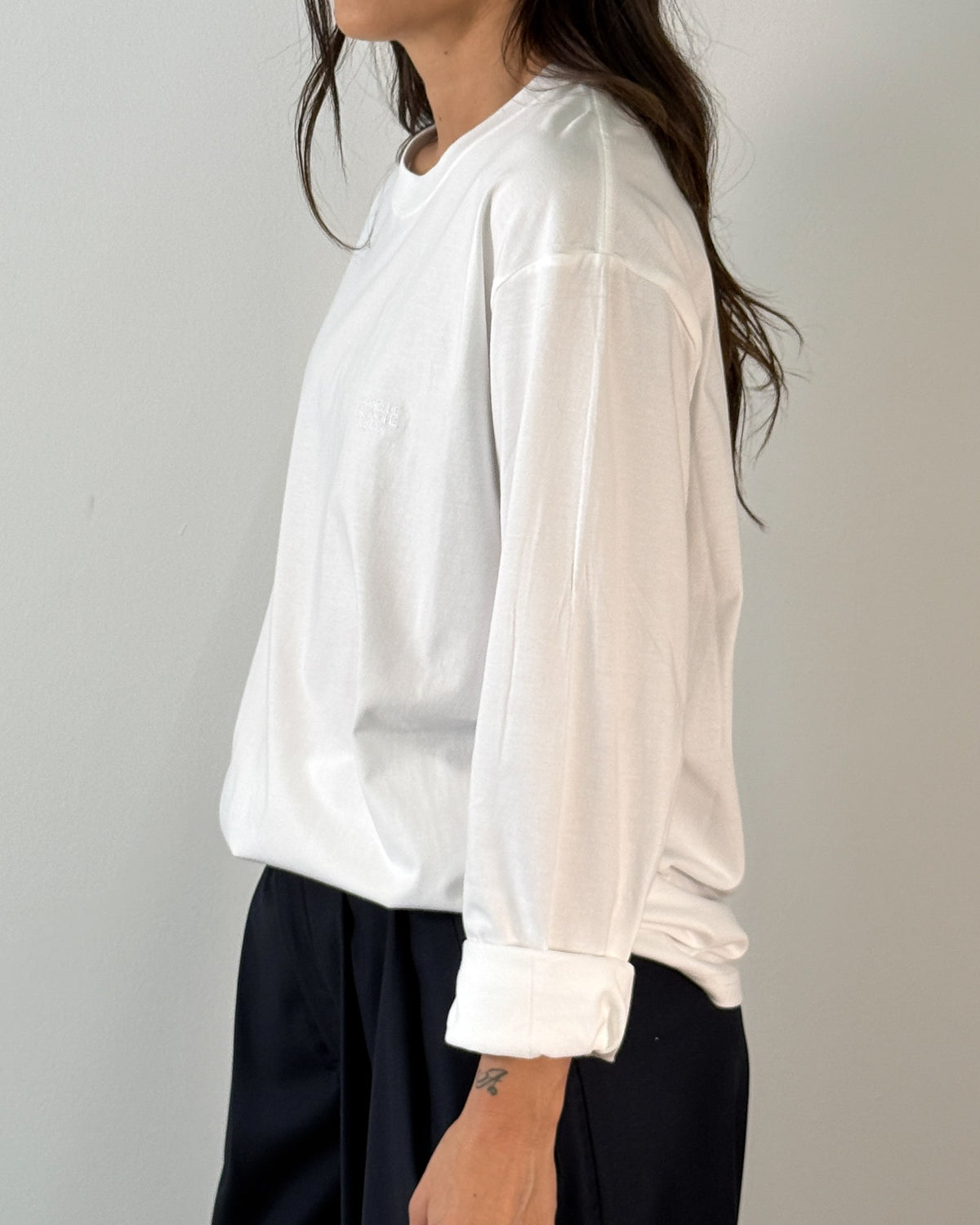 T-Shirt Manica Lunga in Cotone con Logo Ricamato Tono su Tono - Bianco