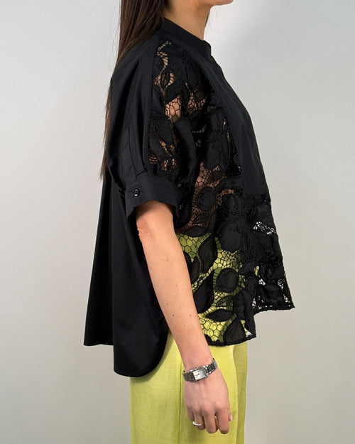 Blusa Nera in Cotone con Inserto in Pizzo Macramé Floreale | MEIMEIJ