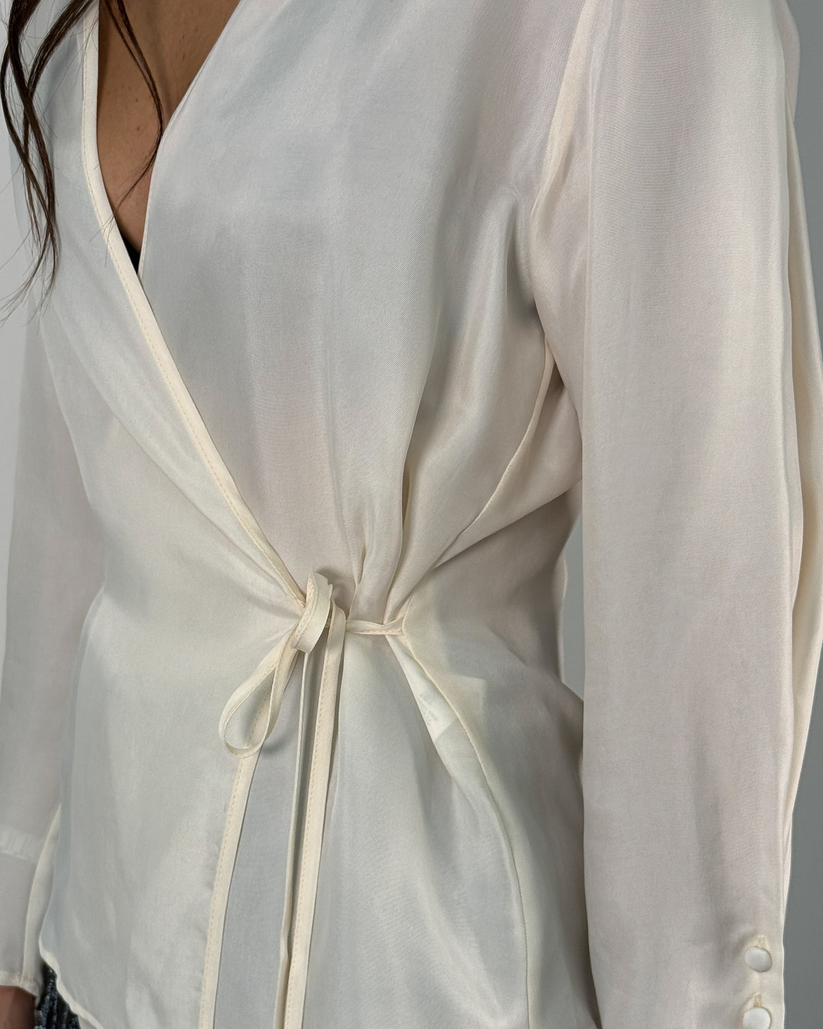 Camicia Wrap in Cupro con Manica a Trombetta - Avorio