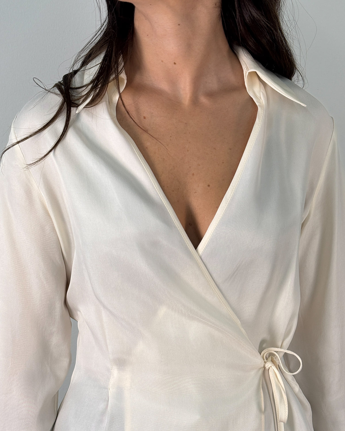 Camicia Wrap in Cupro con Manica a Trombetta - Avorio