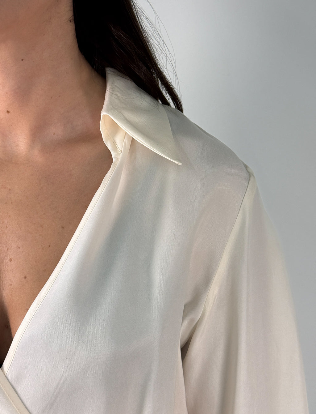 Camicia Wrap in Cupro con Manica a Trombetta - Avorio