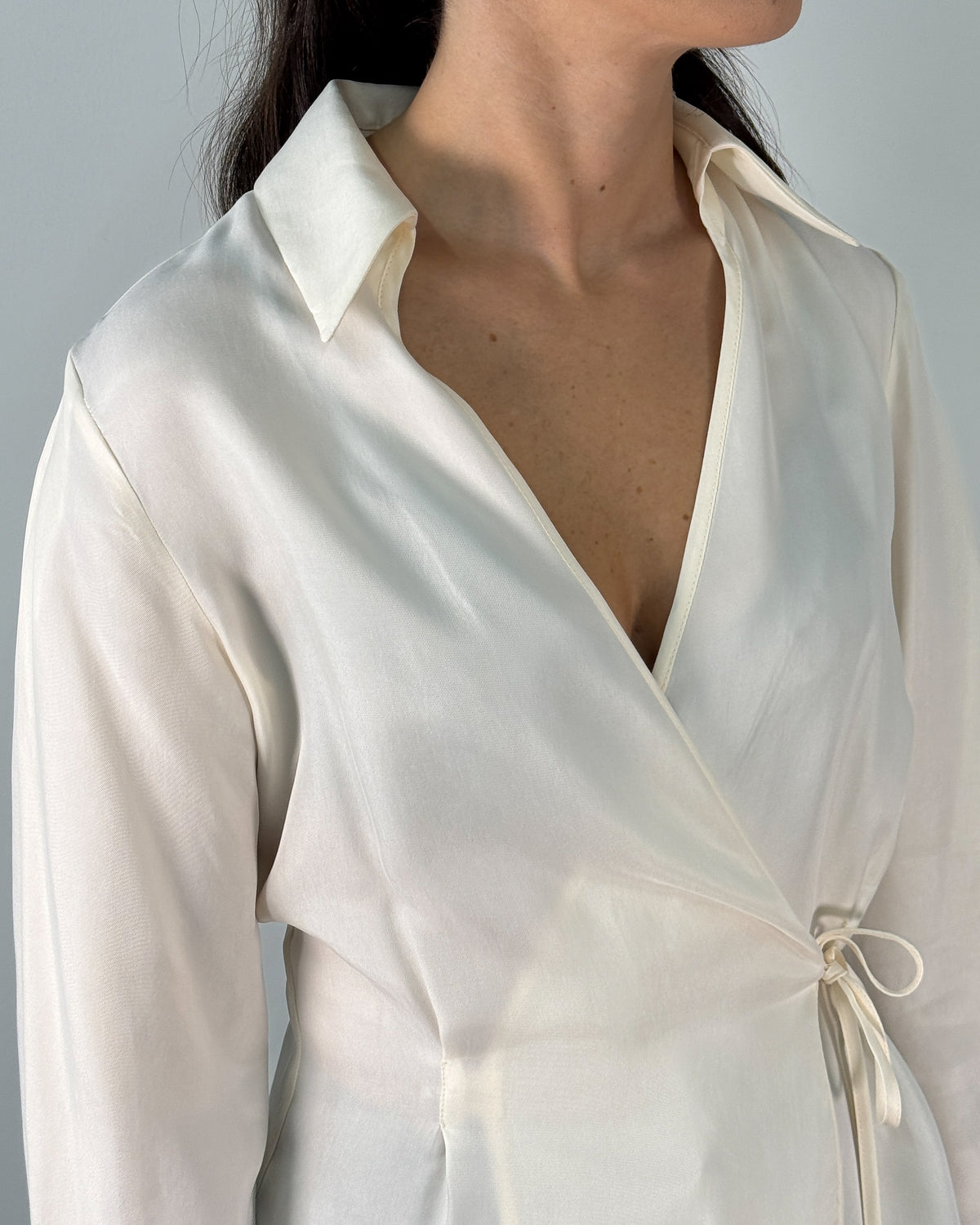 Camicia Wrap in Cupro con Manica a Trombetta - Avorio