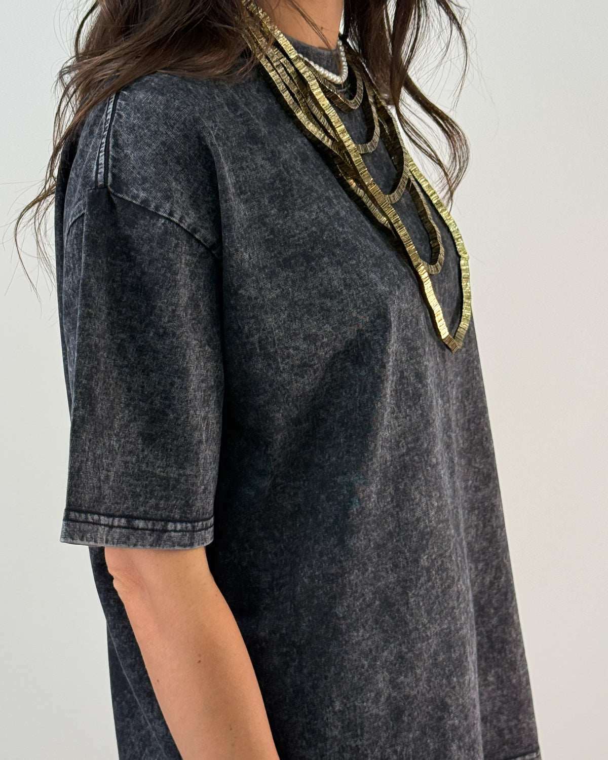 Abito T-Shirt Effetto Vissuto con Balza in Pizzo - Nero | ISABELLE BLANCHE PARIS