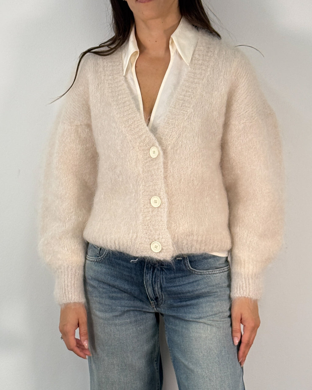 Cardigan in Mohair con Scollo a V e Bottoni - Crema