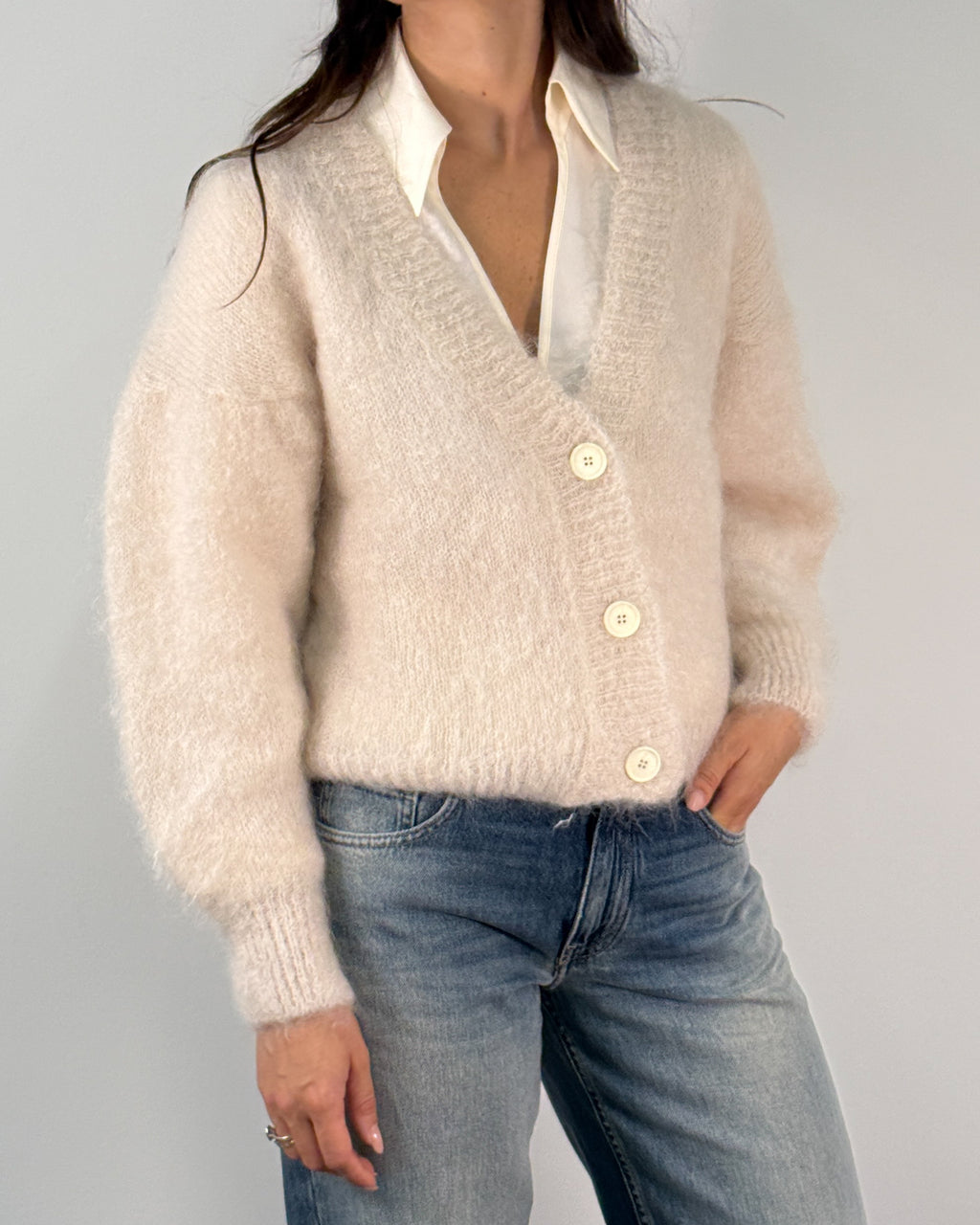 Cardigan in Mohair con Scollo a V e Bottoni - Crema