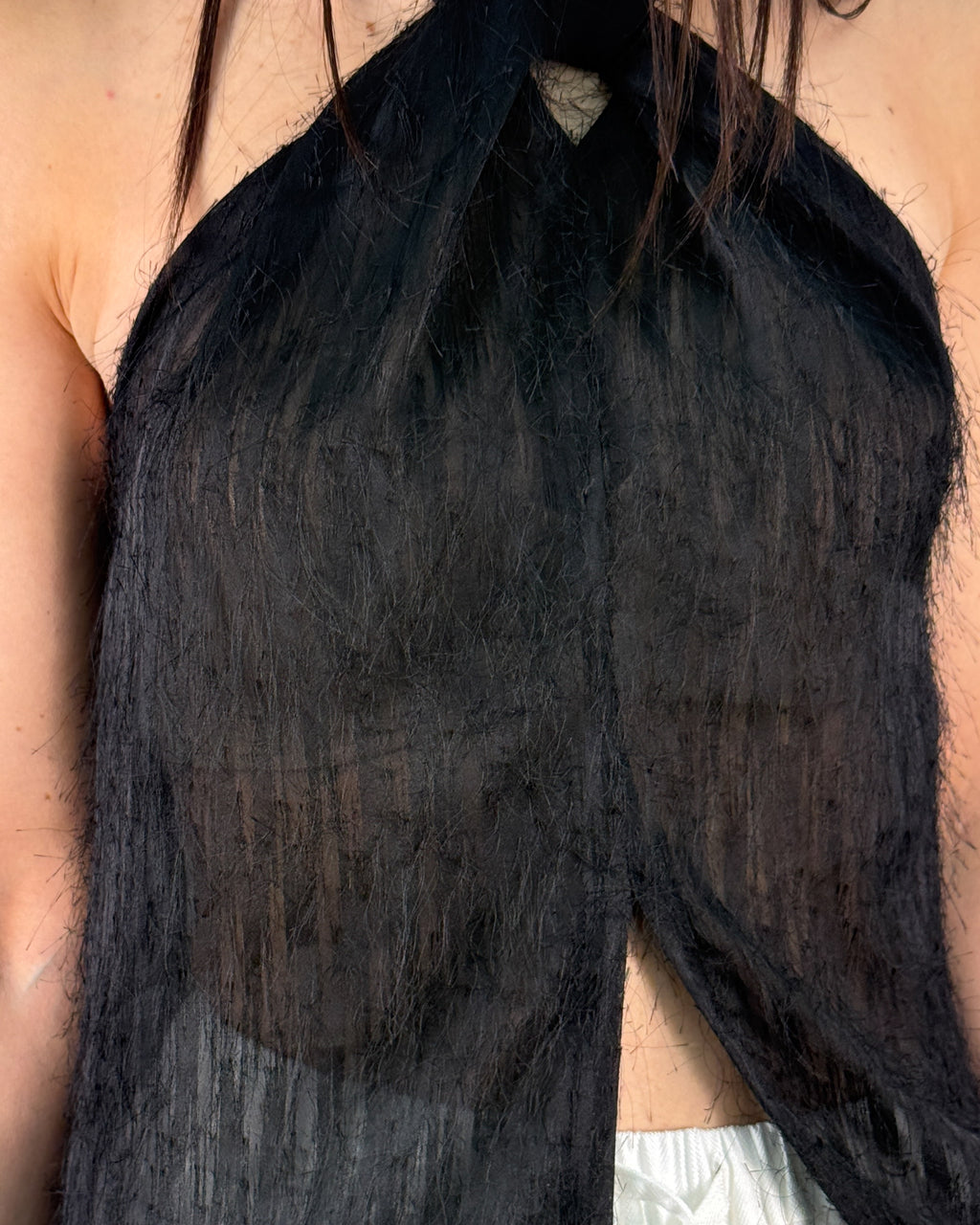Top Smanicato Plumé con Collo all'Americana - Nero | HANAMI D'OR