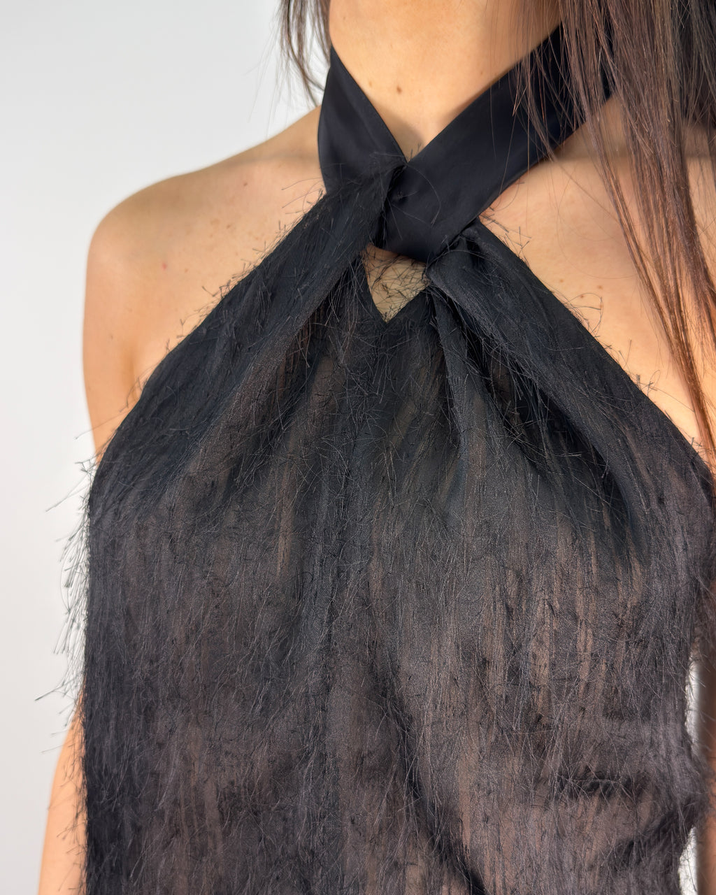 Top Smanicato Plumé con Collo all'Americana - Nero | HANAMI D'OR