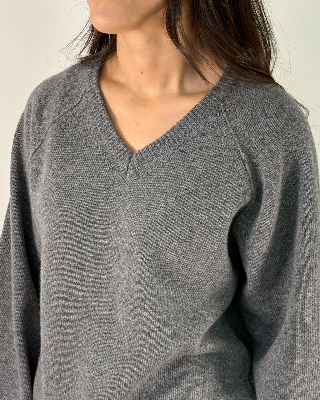 Maglione in Lana e Cashmere con Scollo a V - Grigio