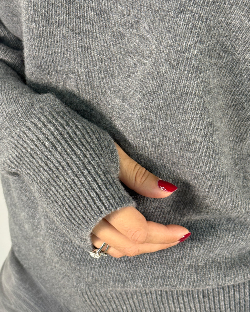 Maglione in Lana e Cashmere con Scollo a V - Grigio