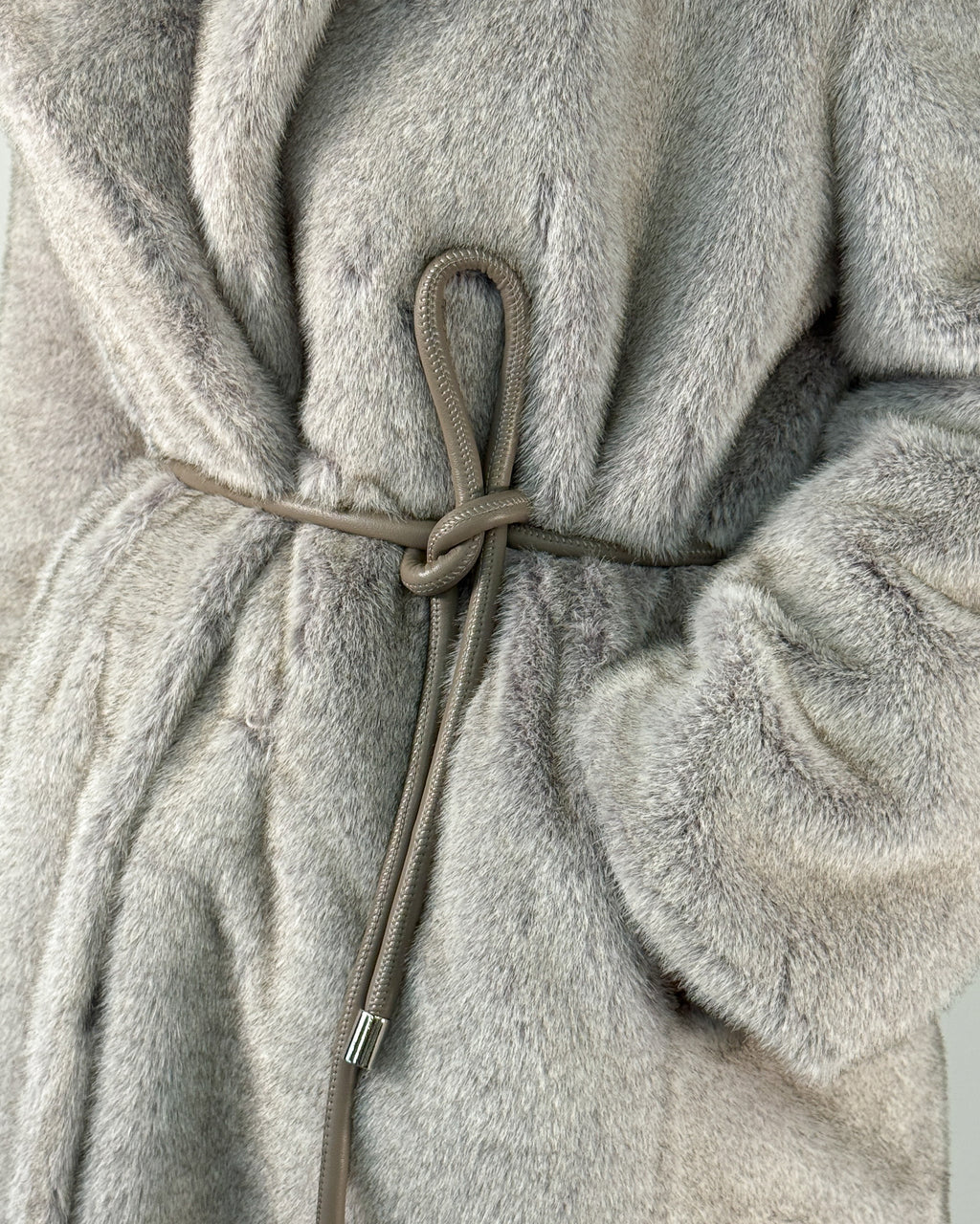 Cappotto in Ecopelliccia con Cintura in Vita - Oatmeal
