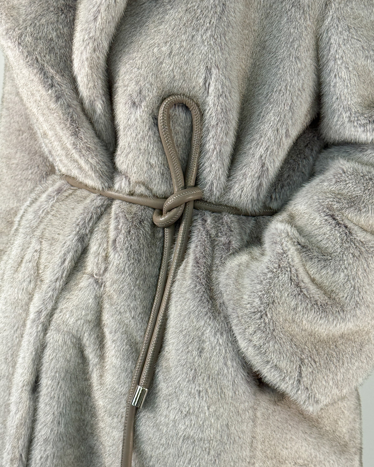 Cappotto in Ecopelliccia con Cintura in Vita - Oatmeal