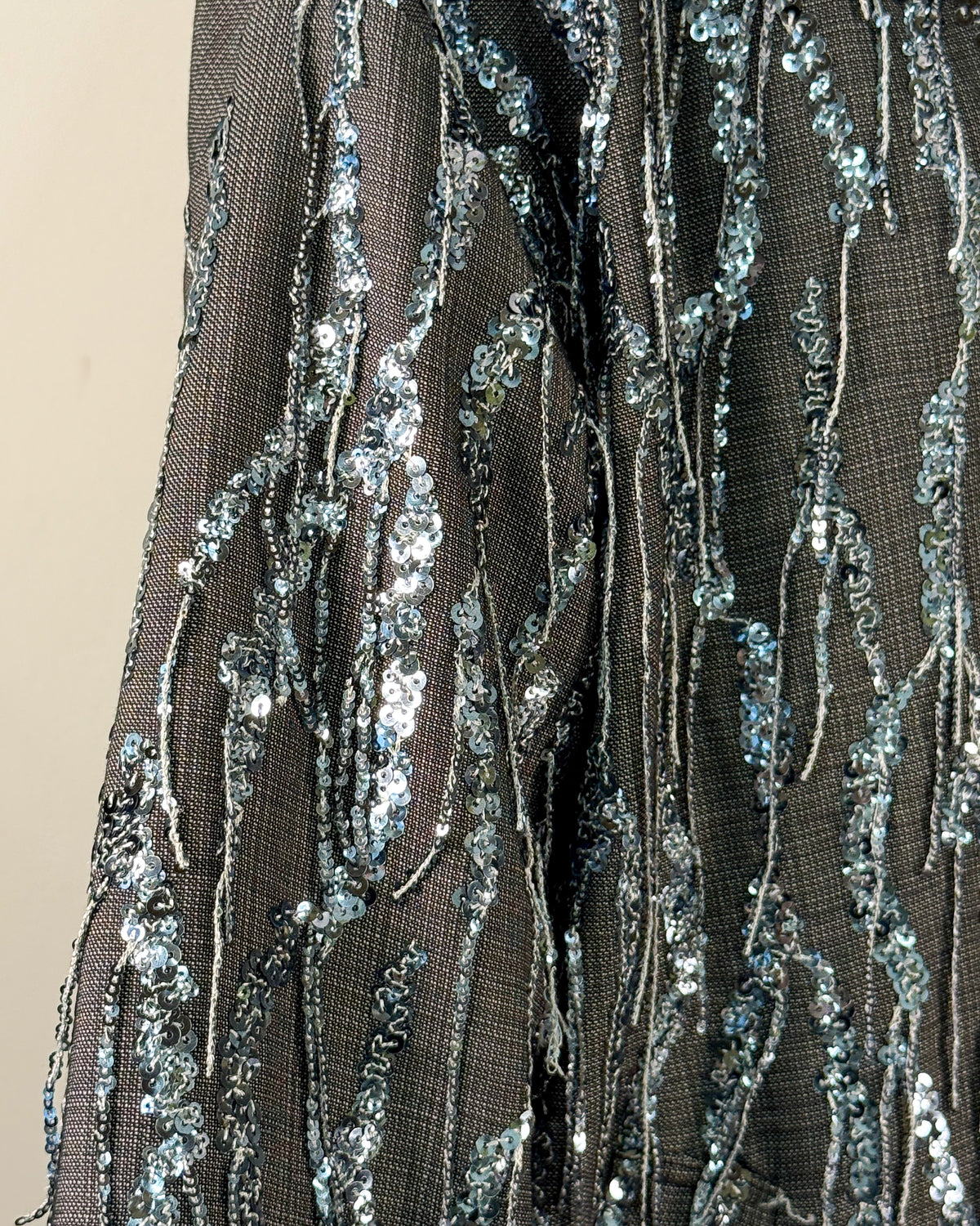 Cappotto Lungo in Tessuto Fiammato con Ricami e Paillettes - Antracite