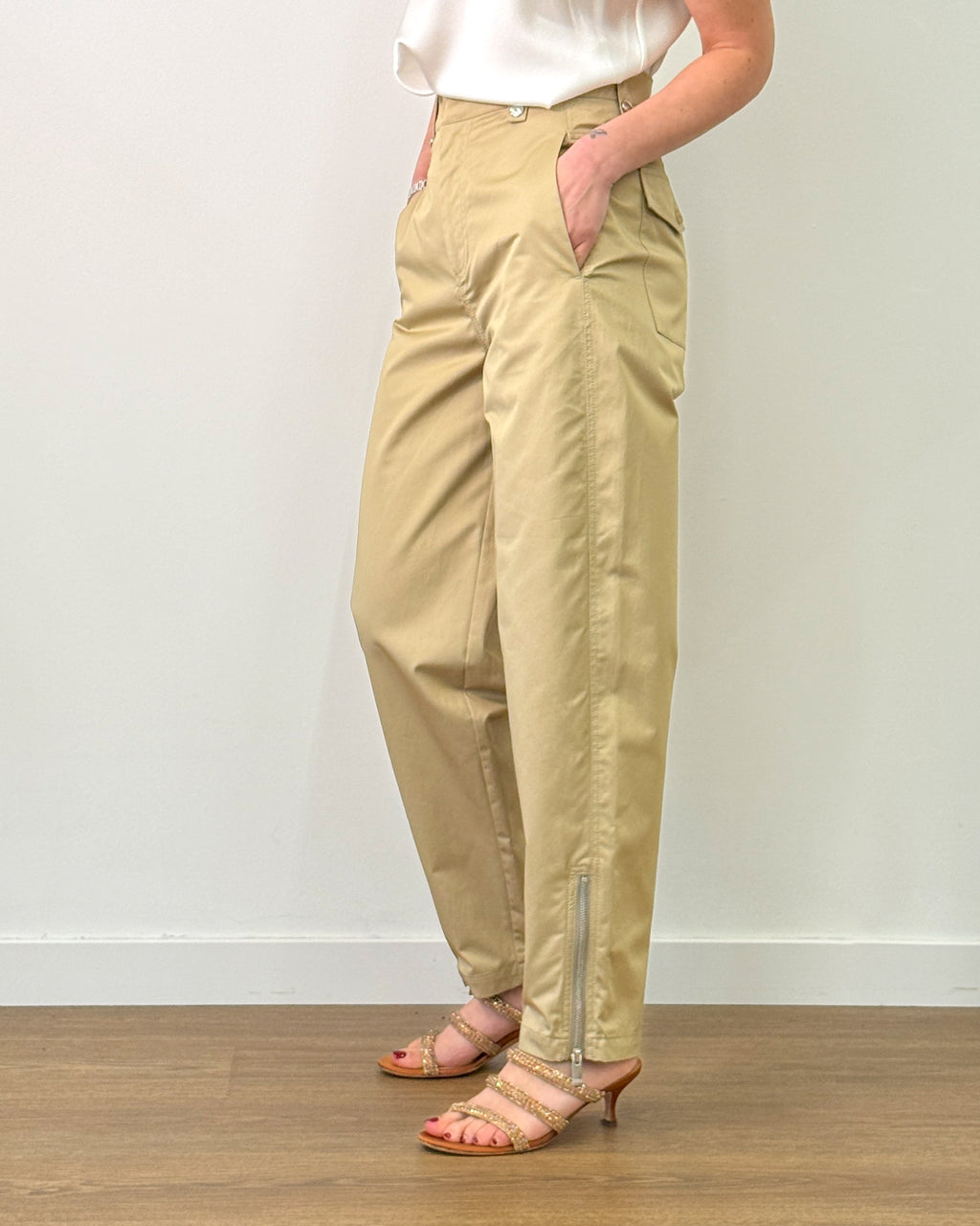 Pantalone in Gabardina di Cotone con Zip all'Orlo - Tea | ISABELLE BLANCHE PARIS