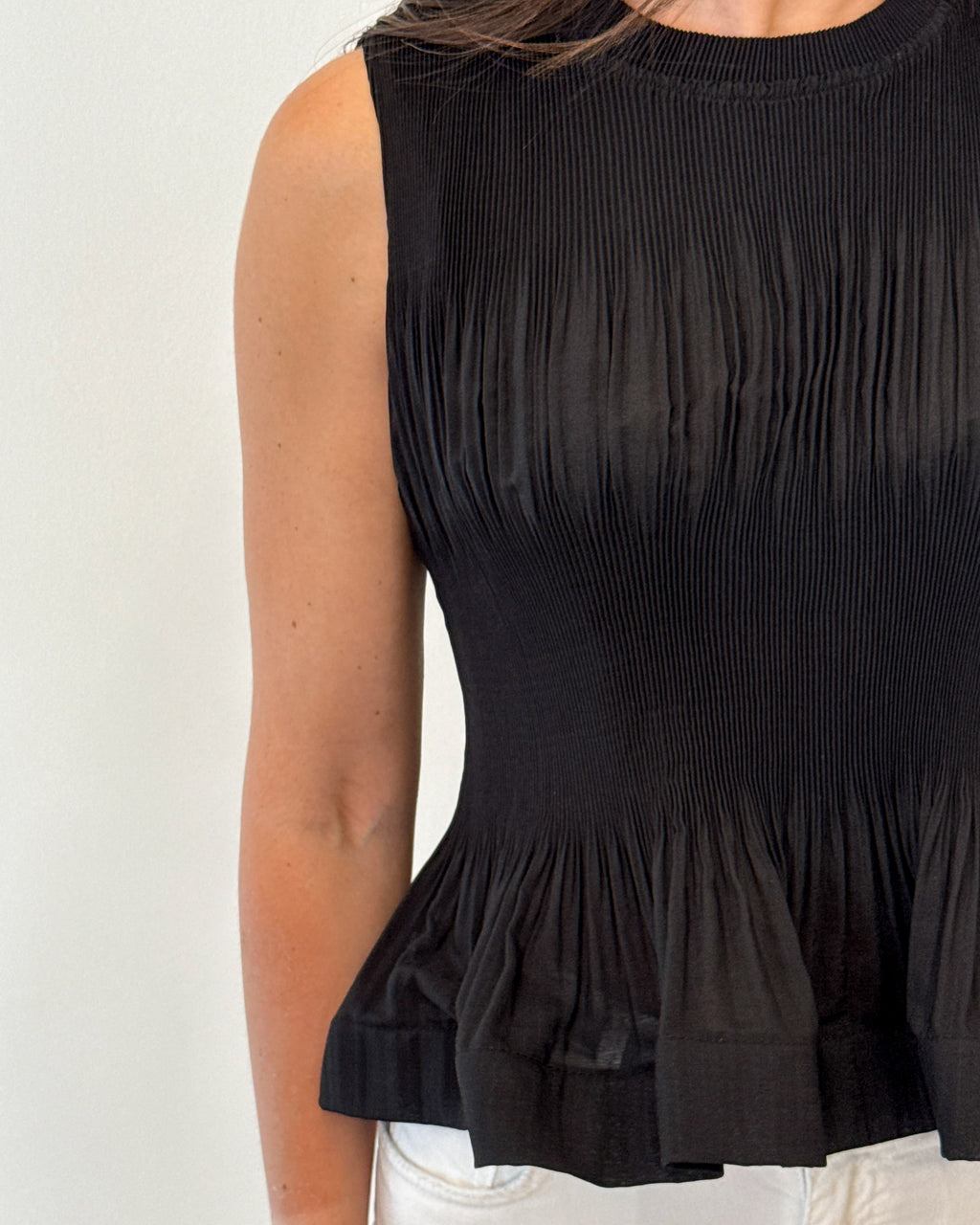 Top Plissé e Orlo a Peplum - Nero | MEIMEIJ