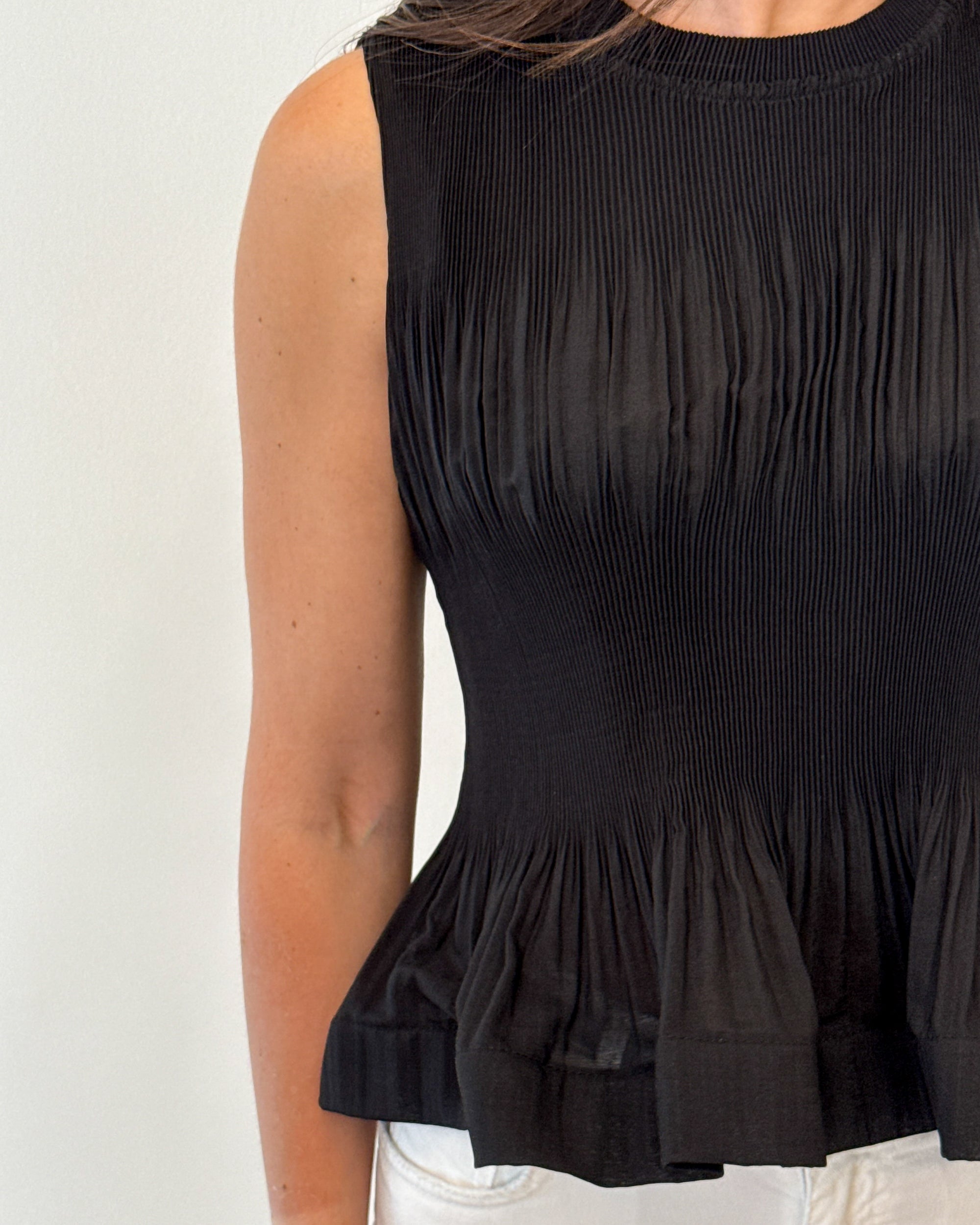 Top Plissé e Orlo a Peplum - Nero | MEIMEIJ