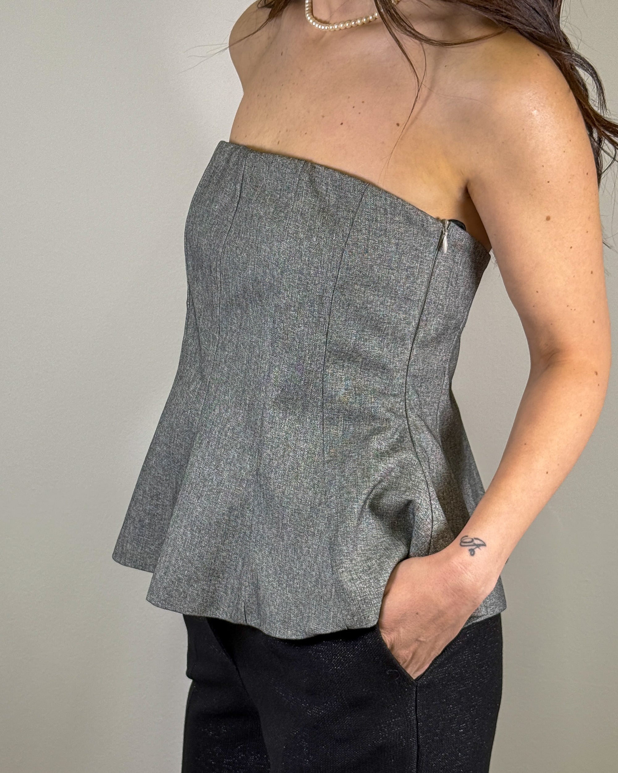 Top a Fascia Strutturato con Fondo a Peplo - Grigio