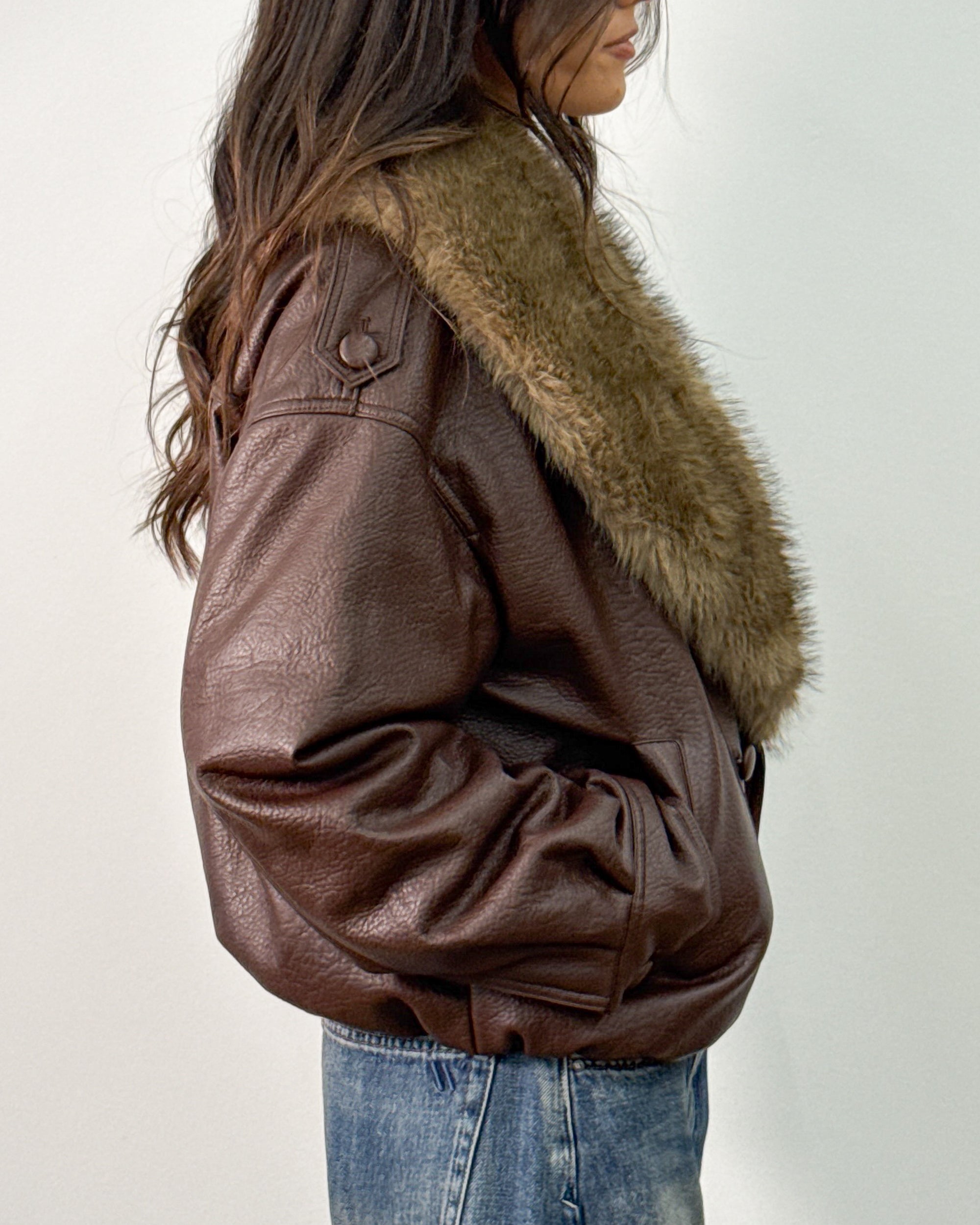 Bomber Imbottito in Ecopelle con Collo in Eco-Pelliccia - Coffee Bean | ISABELLE BLANCHE PARIS